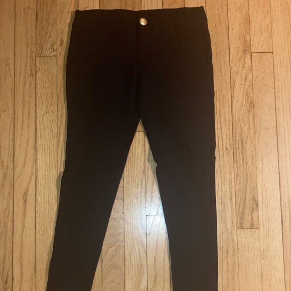 5 for $25 💸💸💸💸💸
Ci Sono Black Skinny Pants - Picture 2 of 7